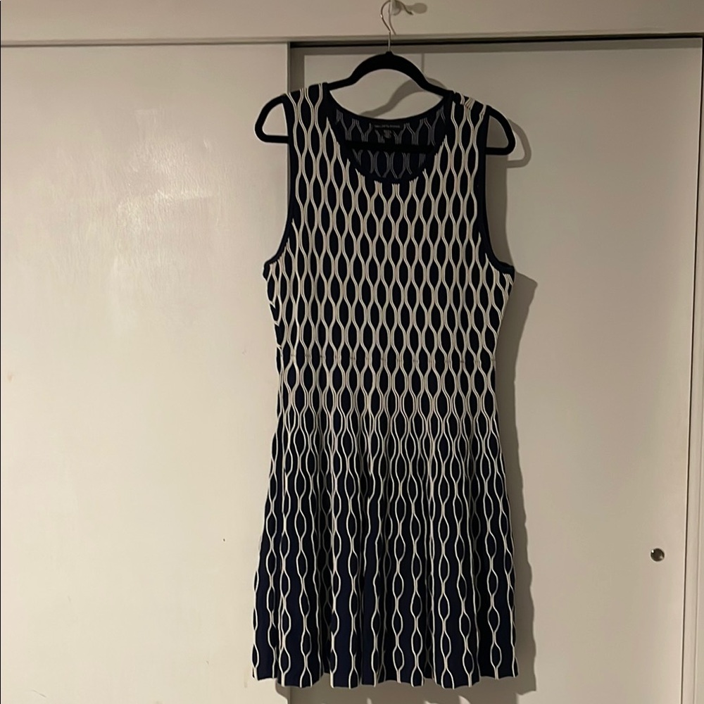 Elegant Navy and White Patterned Mini Dress